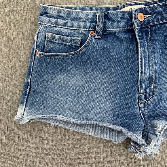 Forever 21 Cut Off Denim Short Shorts Size 27 Mid Rise 100% Cotton - Picture 2 of 11